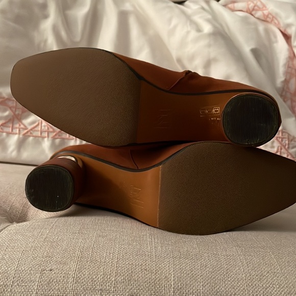 Suede Souliers Martinez Boots - Picture 5 of 5